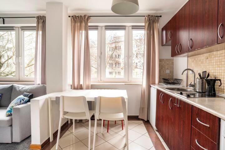 Przytulny I Cichy Apartament Blisko Centrum Warsaw Ngoại thất bức ảnh